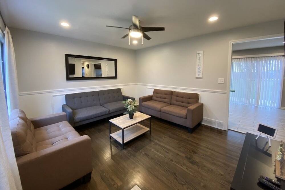 Photo of Livingroom in Aurora