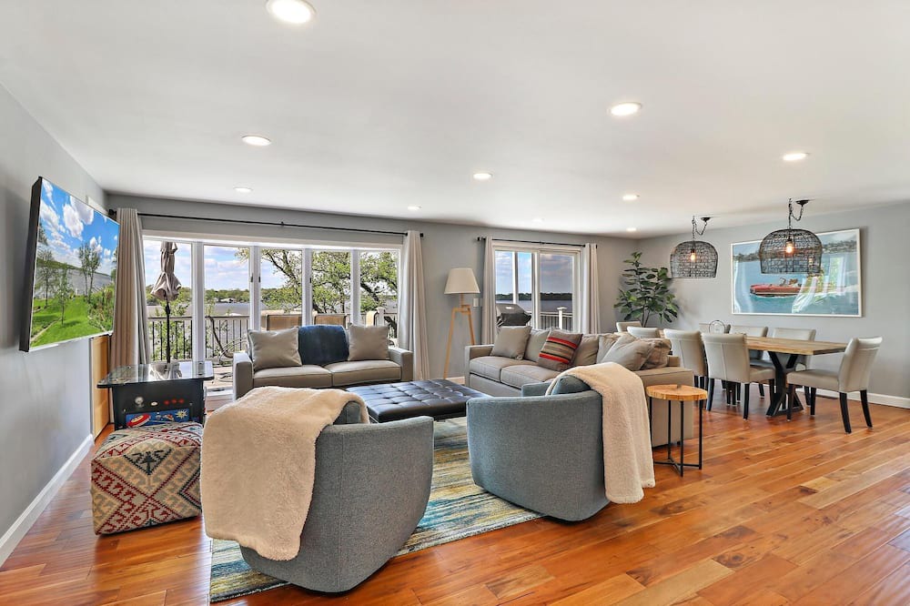 Photo of Livingroom in Fox Lake