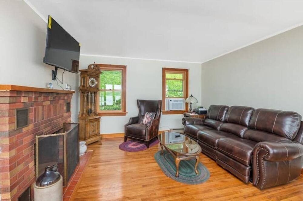 Photo of Livingroom in Nauvoo