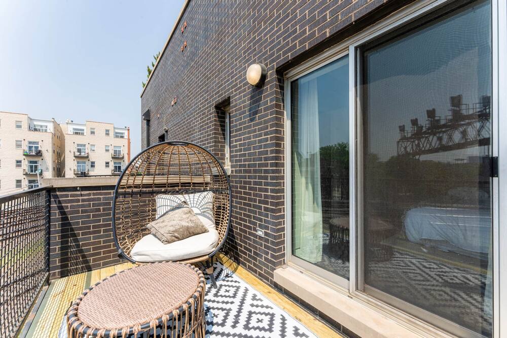 Photo of Patio Balcony in Pulaski Park