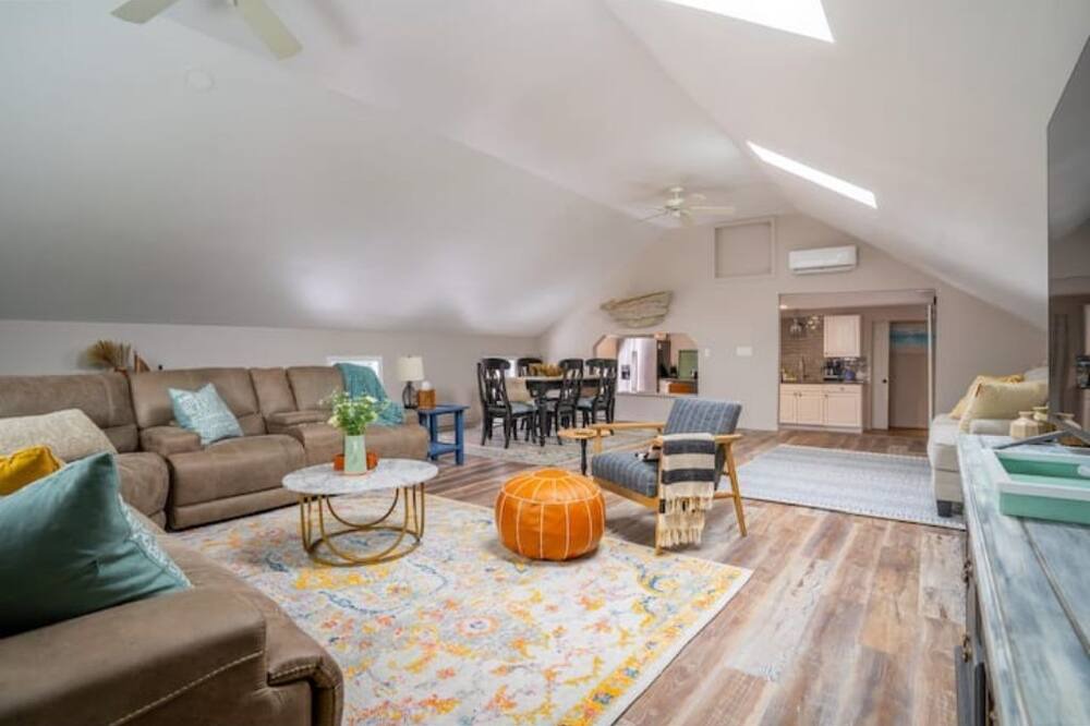 Photo of Livingroom in Whitehall