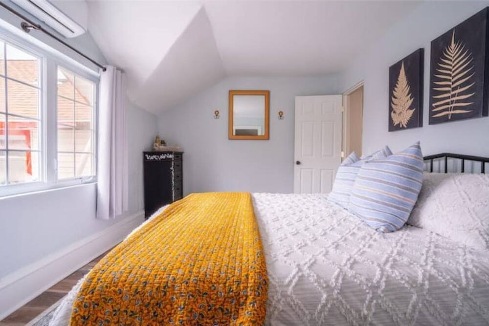 Photo of Bedroom in Whitehall
