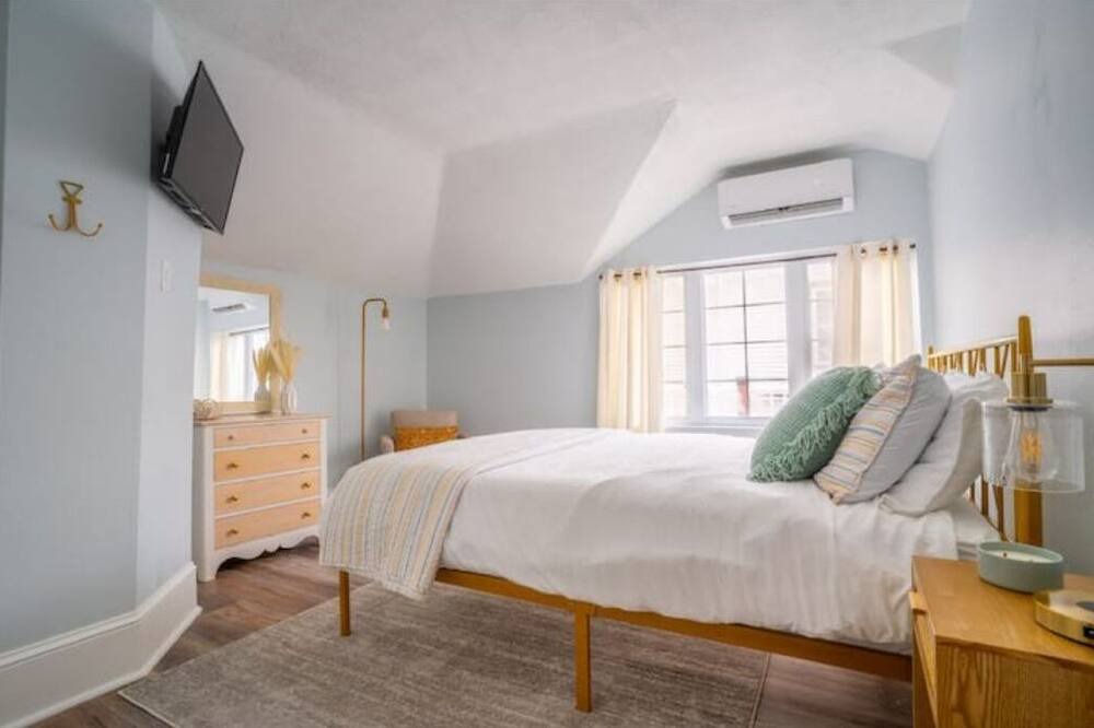 Photo of Bedroom in Whitehall