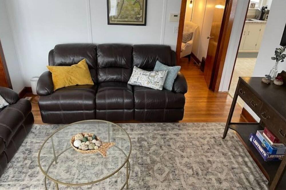 Photo of Livingroom in Whitehall