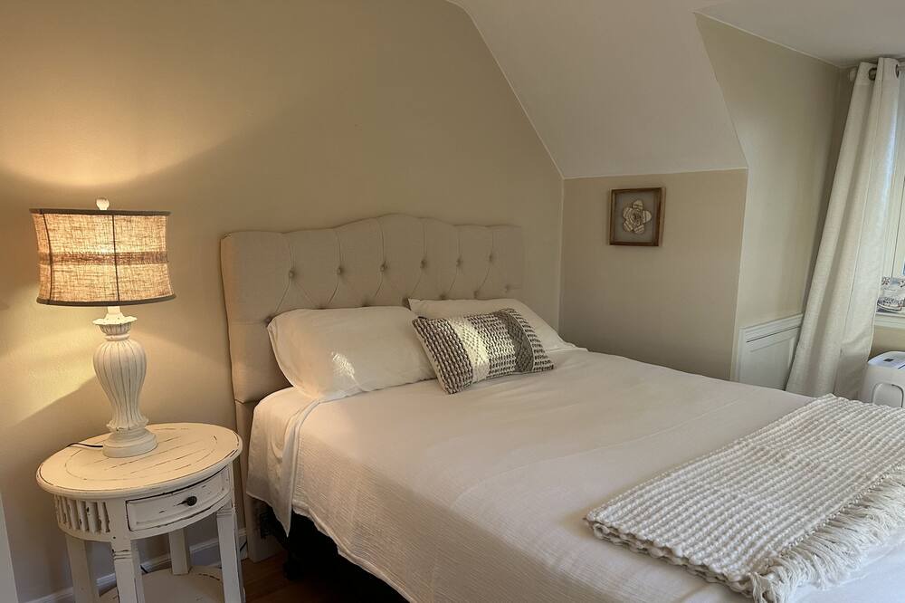 Photo of Bedroom in Lake Geneva