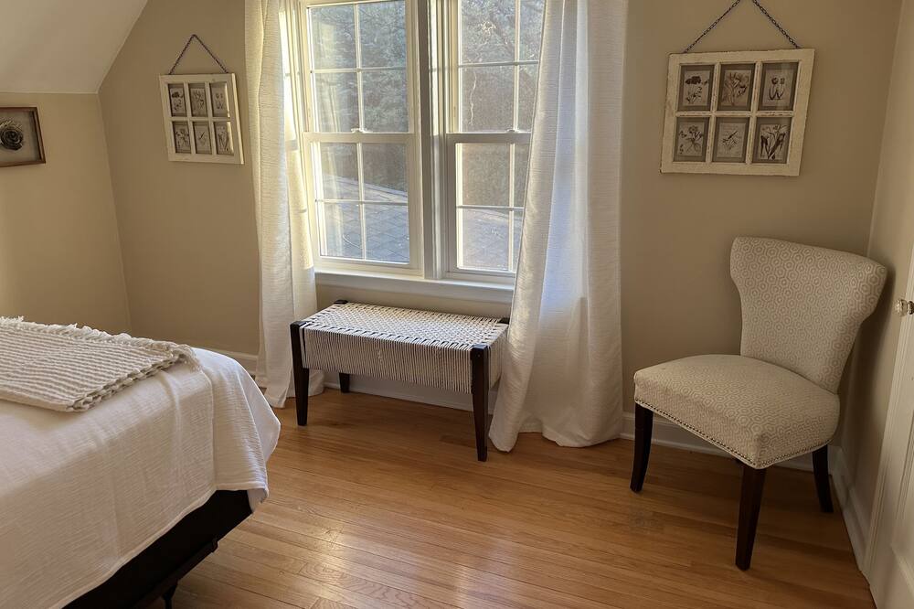 Photo of Bedroom in Lake Geneva