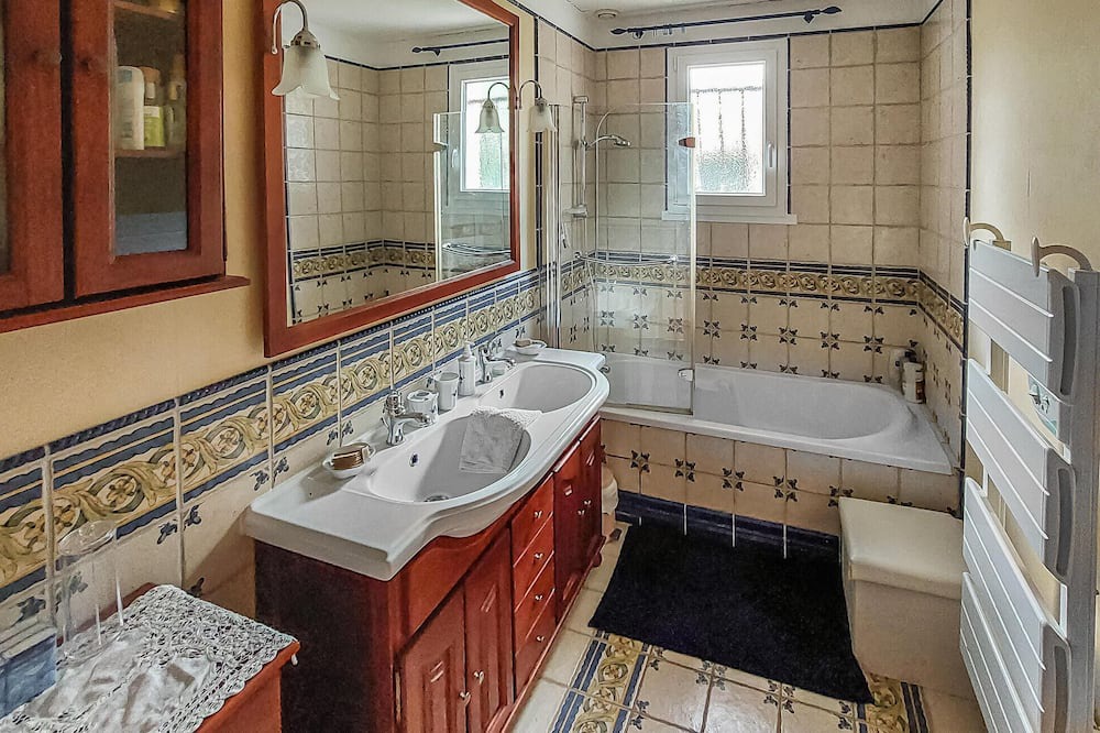 Photo of Bathroom in Houlbec-Cocherel