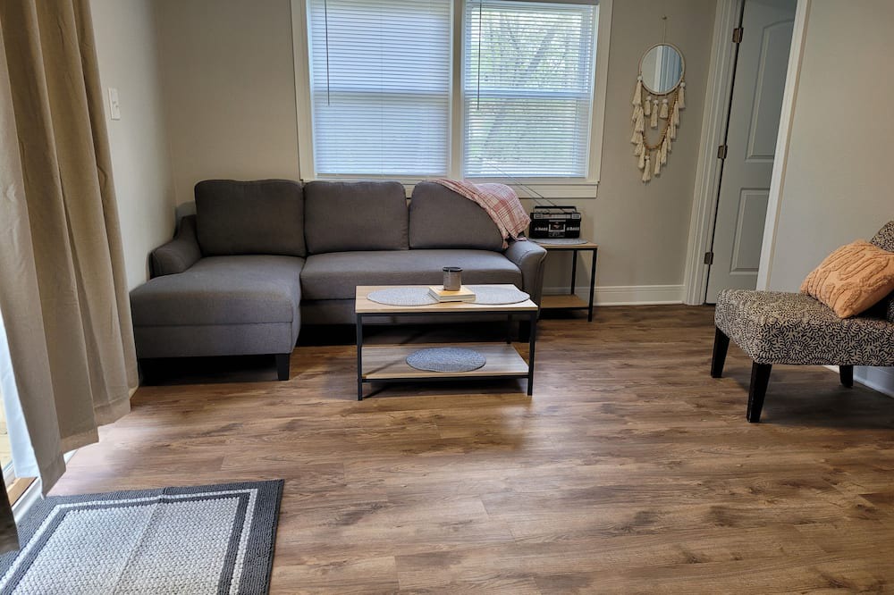 Photo of Livingroom in Solon Mills