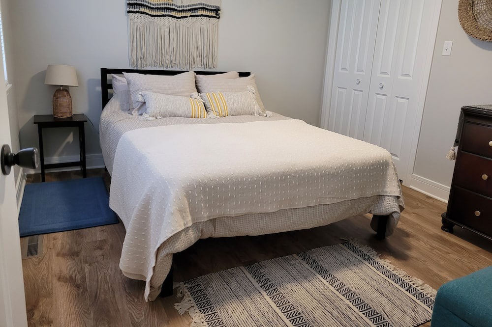 Photo of Bedroom in Solon Mills