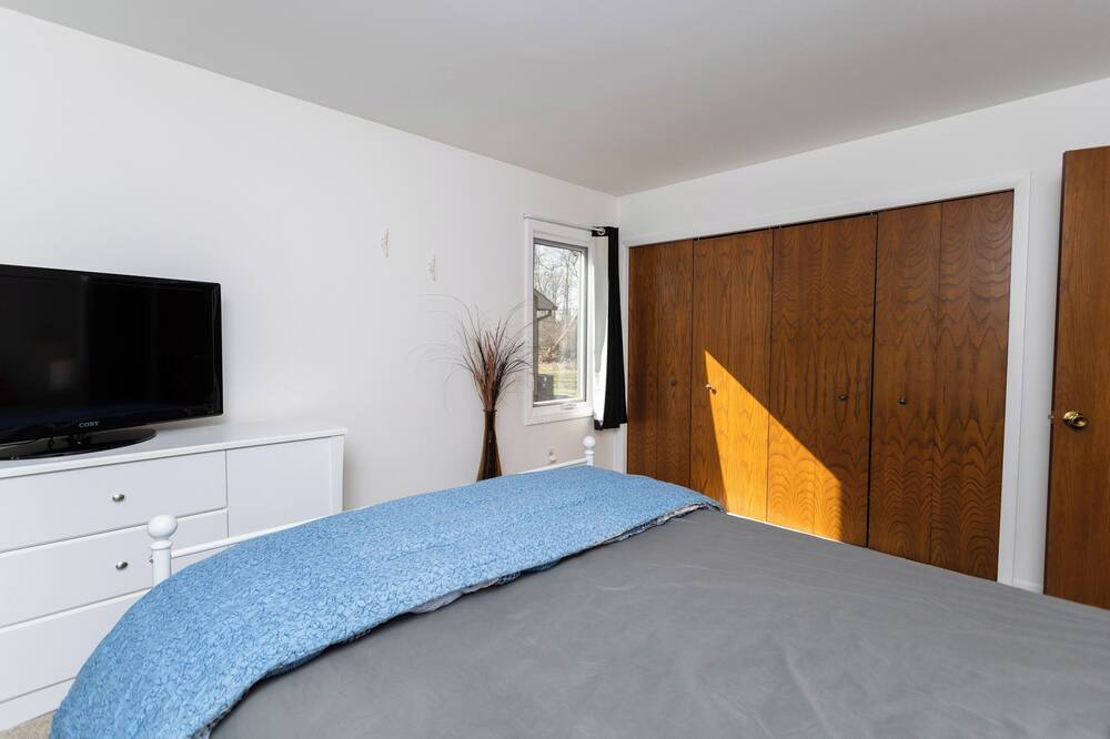 Photo of Bedroom in Saline