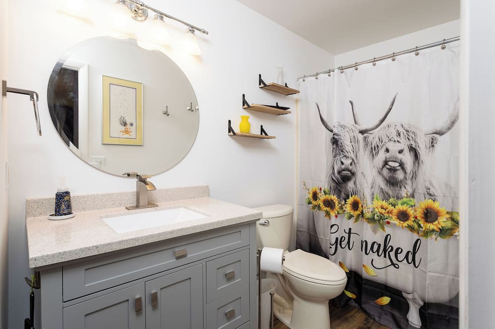 Photo of Bathroom in Saline