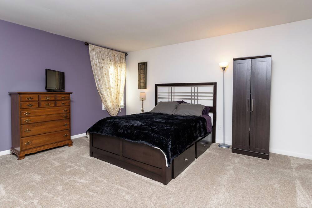 Photo of Bedroom in Saline