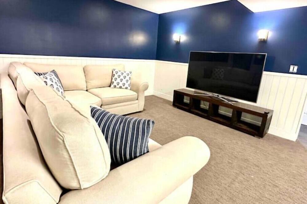 Photo of Livingroom in Waukazoo Woods