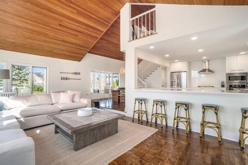 Photo of Livingroom in Waukazoo Woods