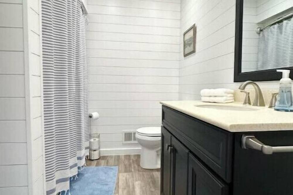 Photo of Bathroom in Waukazoo Woods