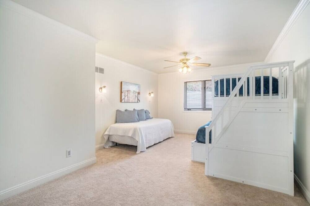 Photo of Bedroom in Waukazoo Woods
