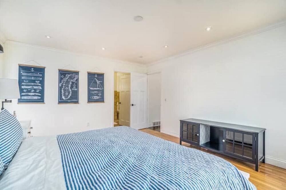 Photo of Bedroom in Waukazoo Woods