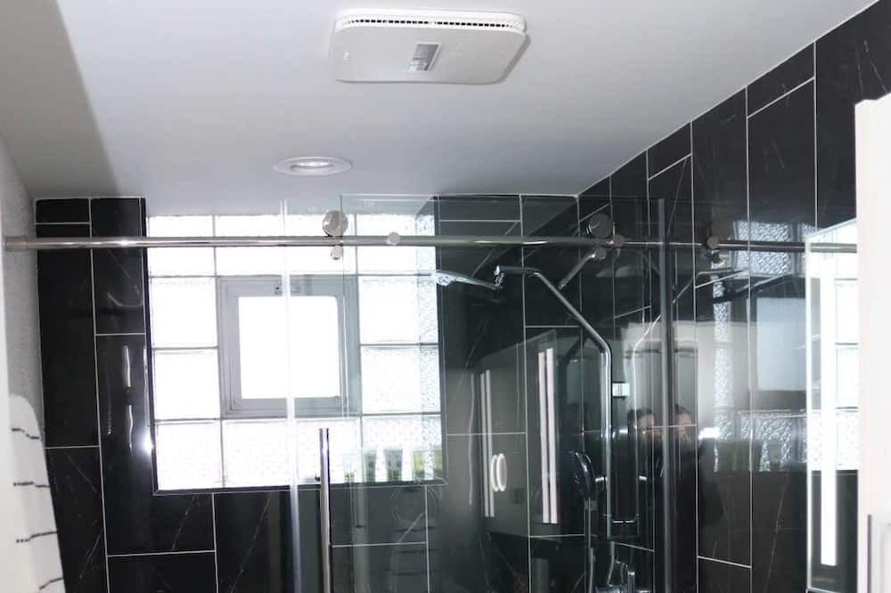 Photo of Bathroom in Des Plaines