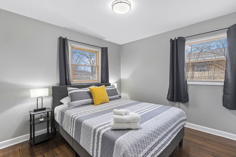 Photo of Bedroom in Roselle