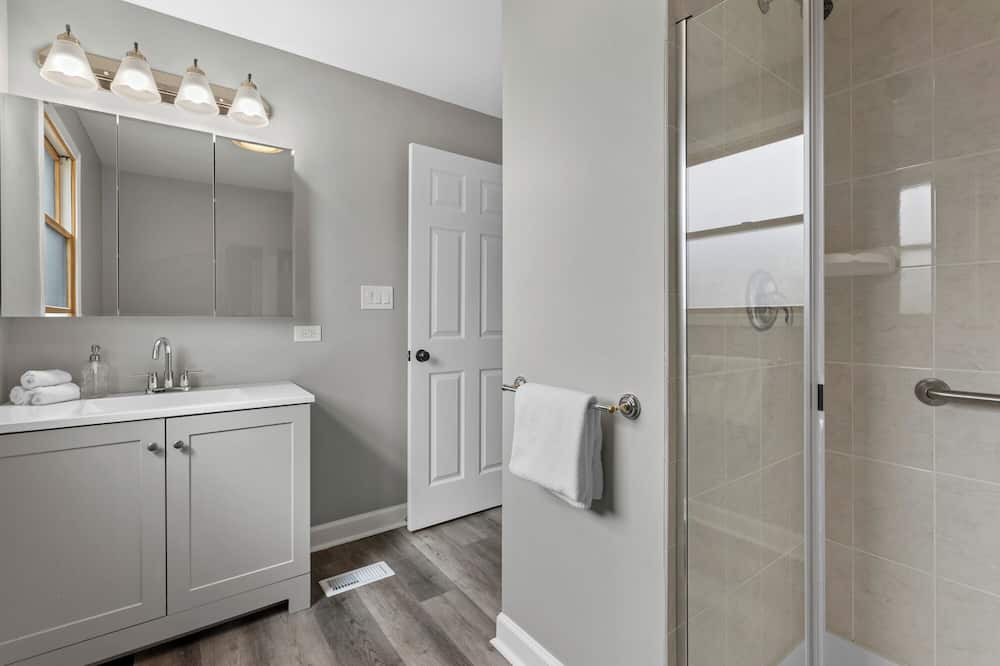Photo of Bathroom in Roselle