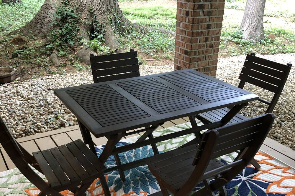 Photo of Patio Balcony in Waukazoo Woods