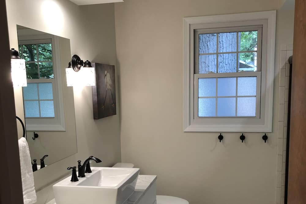 Photo of Bathroom in Waukazoo Woods