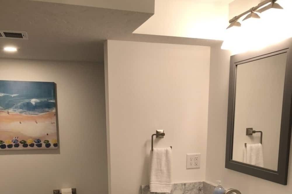 Photo of Bathroom in Waukazoo Woods
