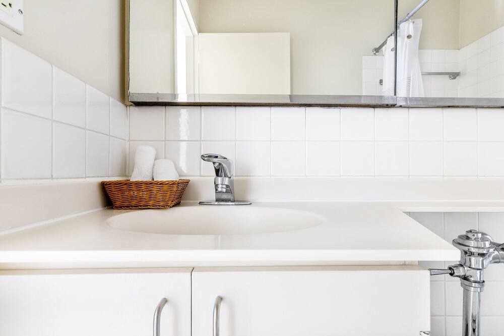 Photo of Bathroom in Lake View East