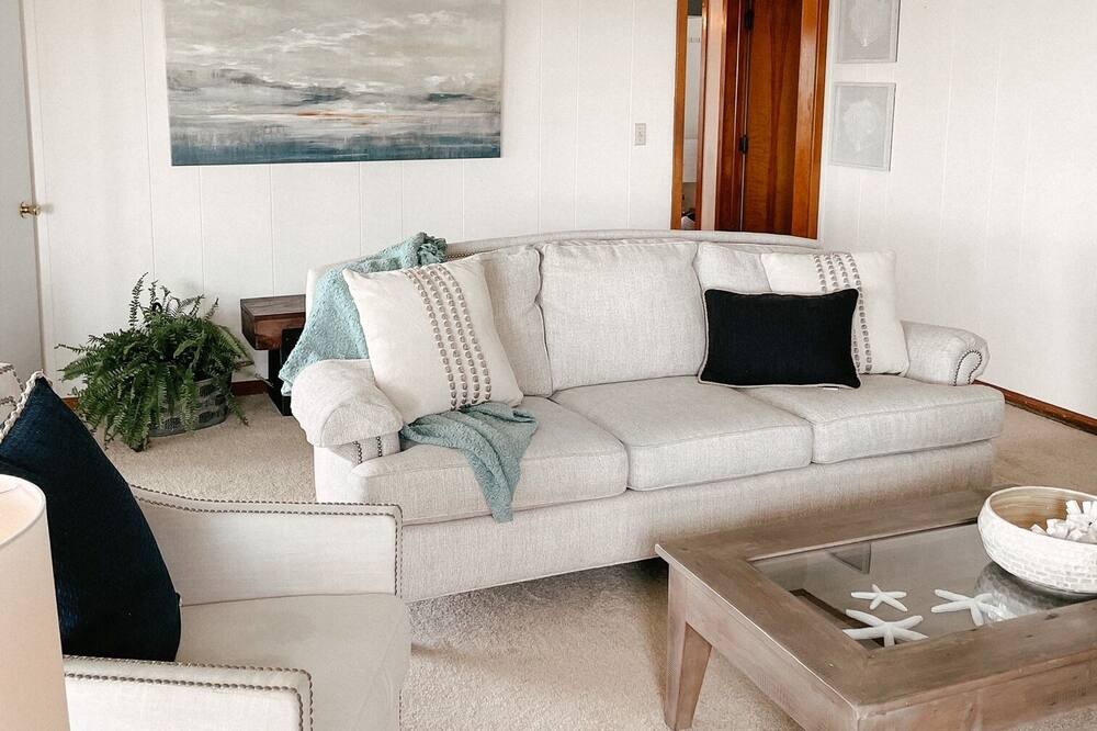 Photo of Livingroom in Whitehall