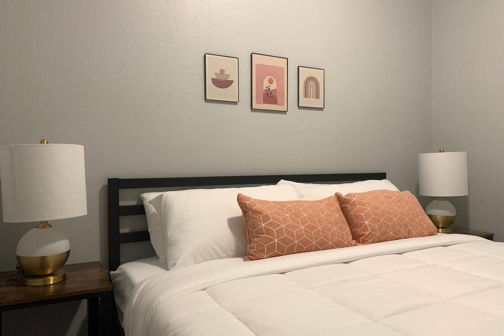 Photo of Bedroom in Des Moines