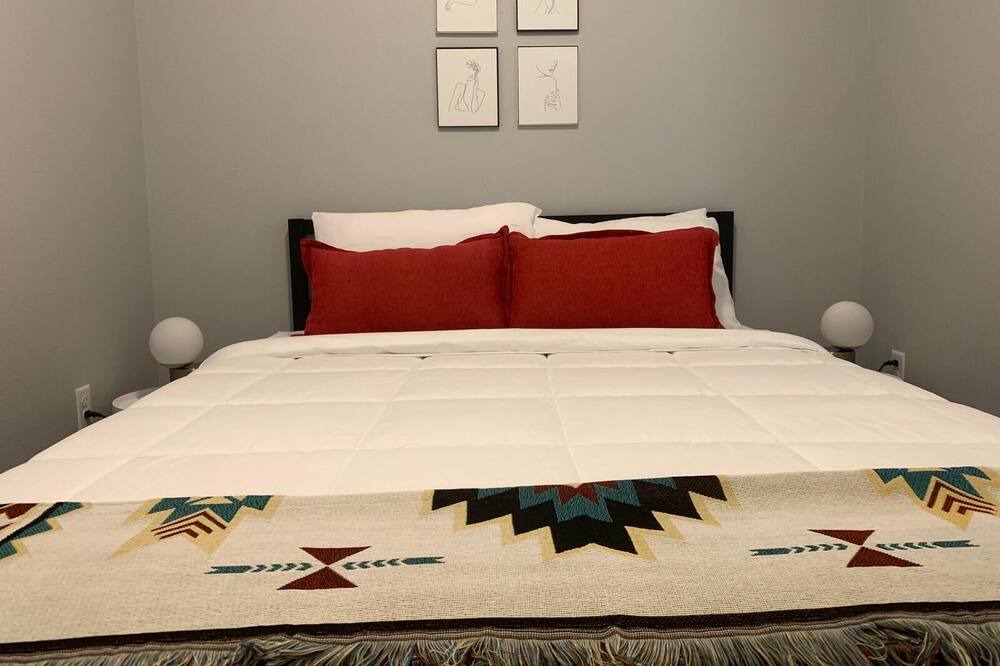 Photo of Bedroom in Des Moines