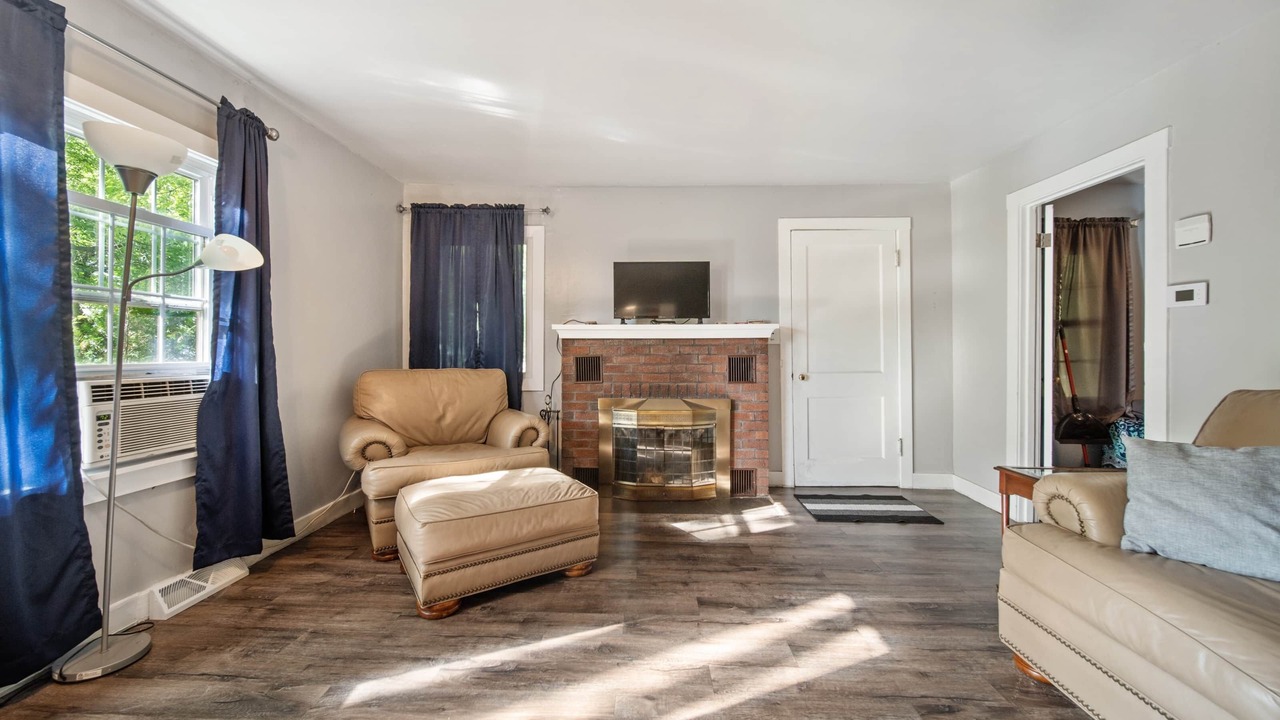 Photo of Livingroom in Whitehall