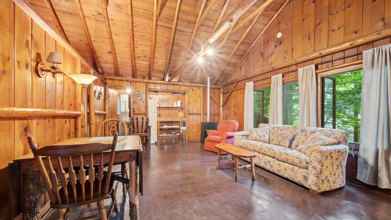 Photo of Livingroom in Whitehall