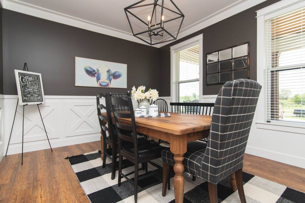 Photo of Livingroom in Village of Bloomfield