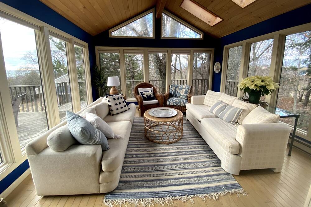 Photo of Livingroom in Whitehall