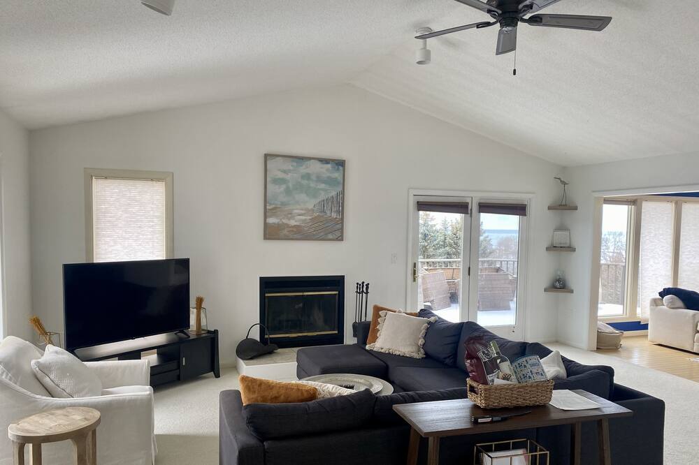 Photo of Livingroom in Whitehall