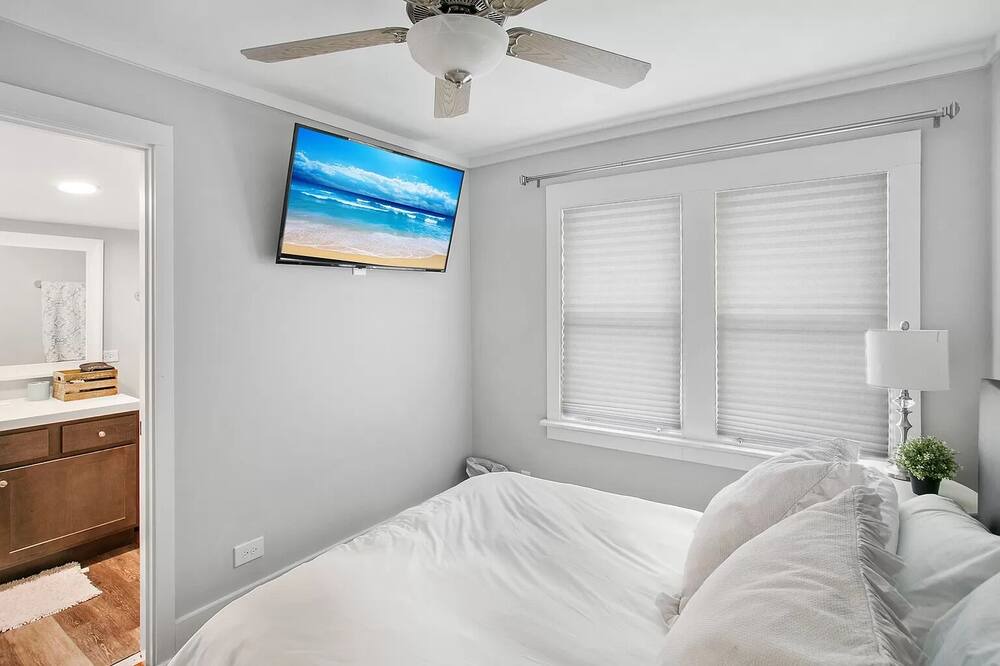 Photo of Bedroom in Long Lake