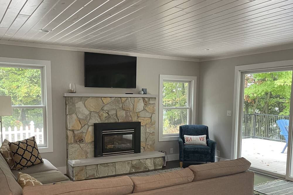 Photo of Livingroom in Whitehall