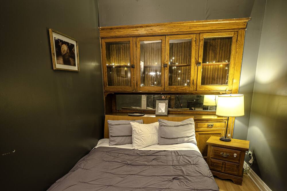 Photo of Bedroom in Pulaski Park