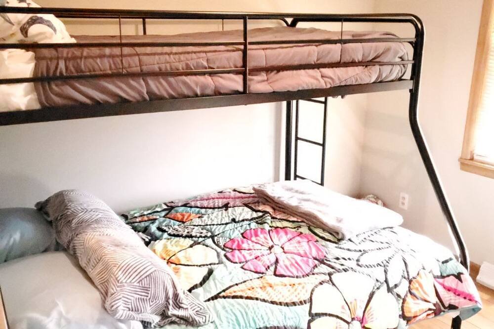 Photo of Bedroom in Lakeside