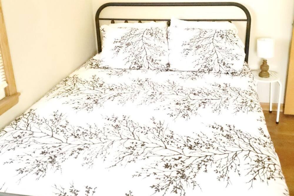 Photo of Bedroom in Lakeside