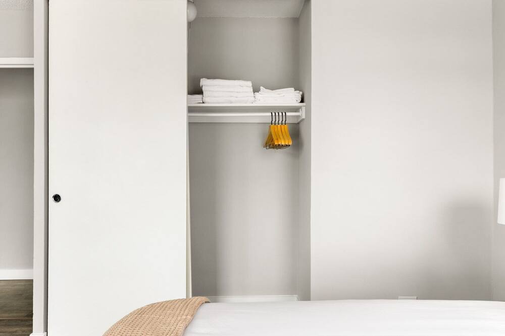 Photo of Bedroom in Edgewater Beach