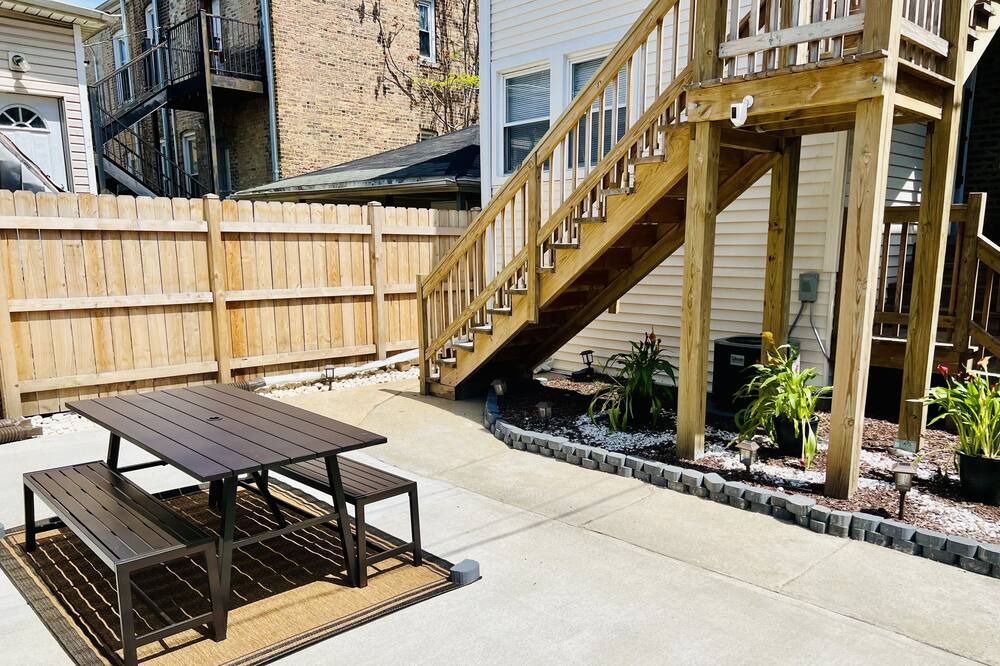 Photo of Outdoor in Woodlawn