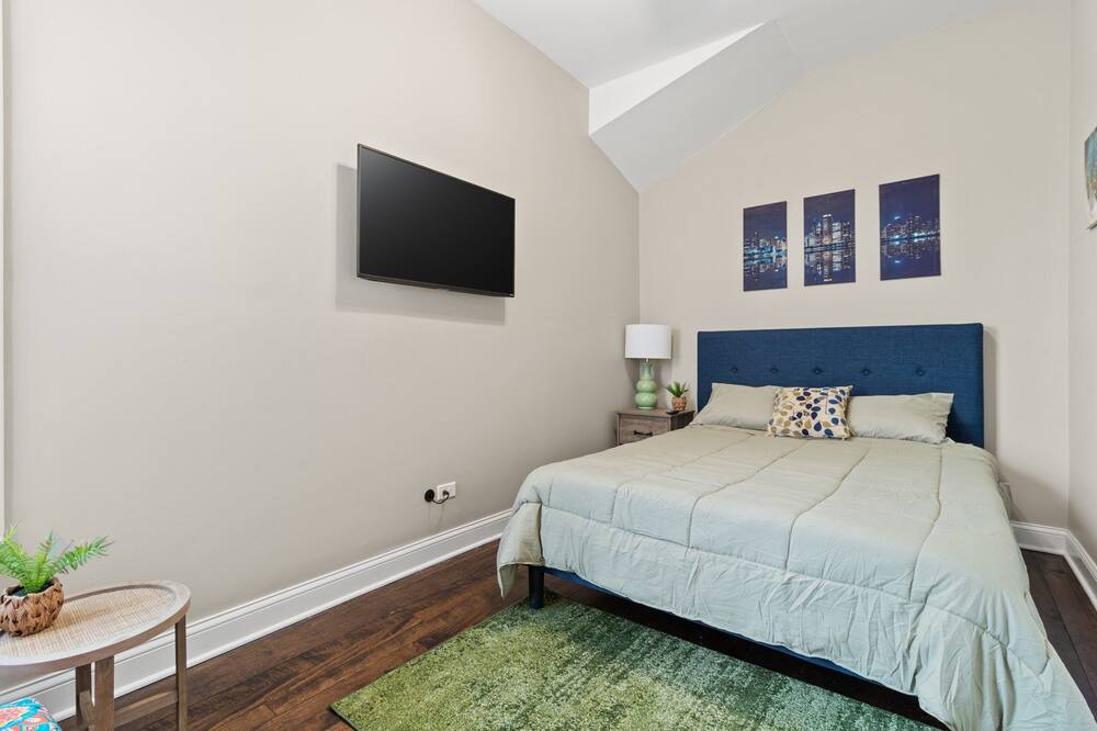 Photo of Bedroom in Woodlawn