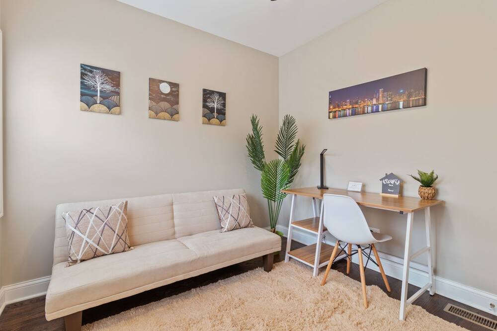 Photo of Livingroom in Woodlawn
