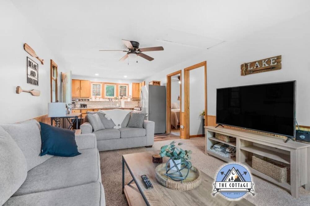 Photo of Livingroom in Solon Township