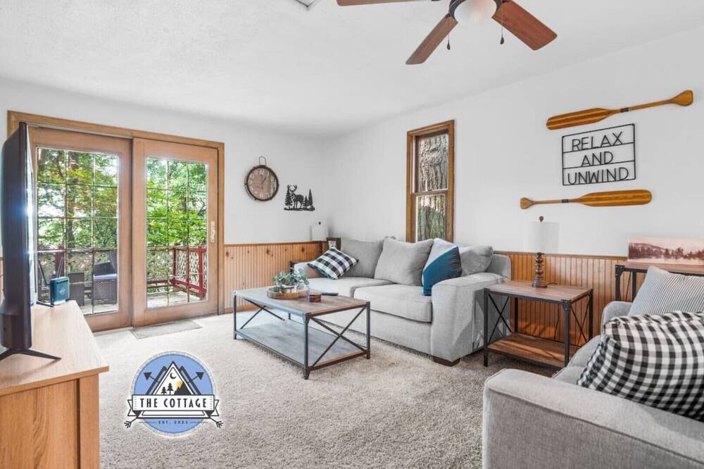 Photo of Livingroom in Solon Township