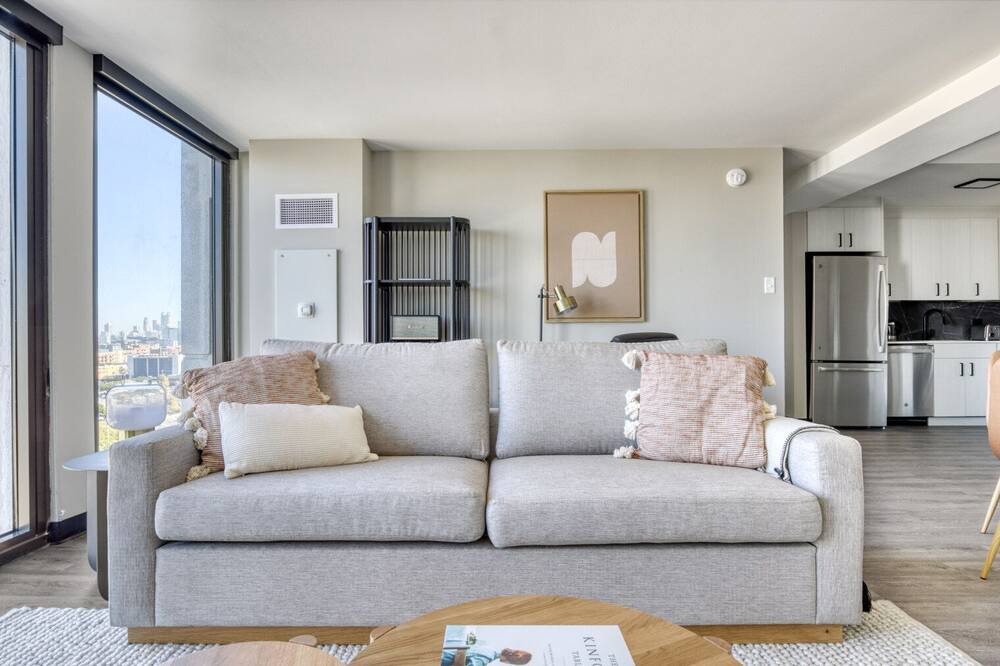 Photo of Livingroom in Illinois Medical District