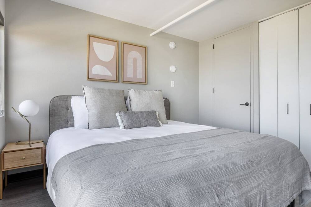 Photo of Bedroom in Illinois Medical District