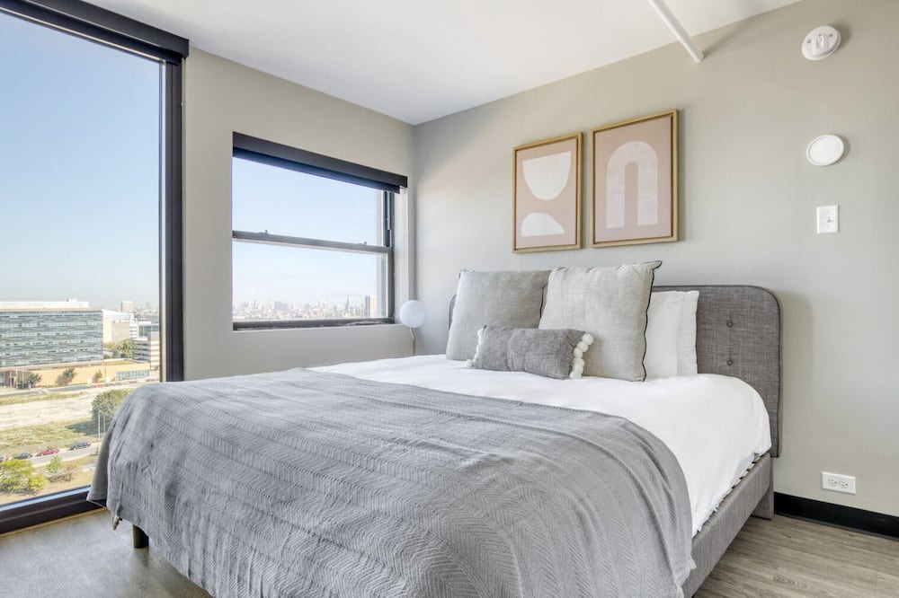 Photo of Bedroom in Illinois Medical District